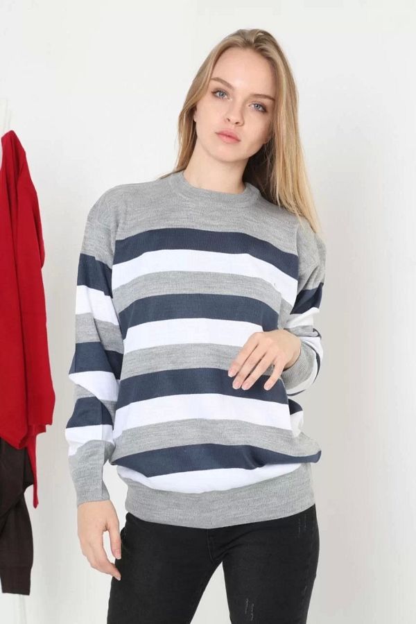 Thick crew neck sweater hotsell
