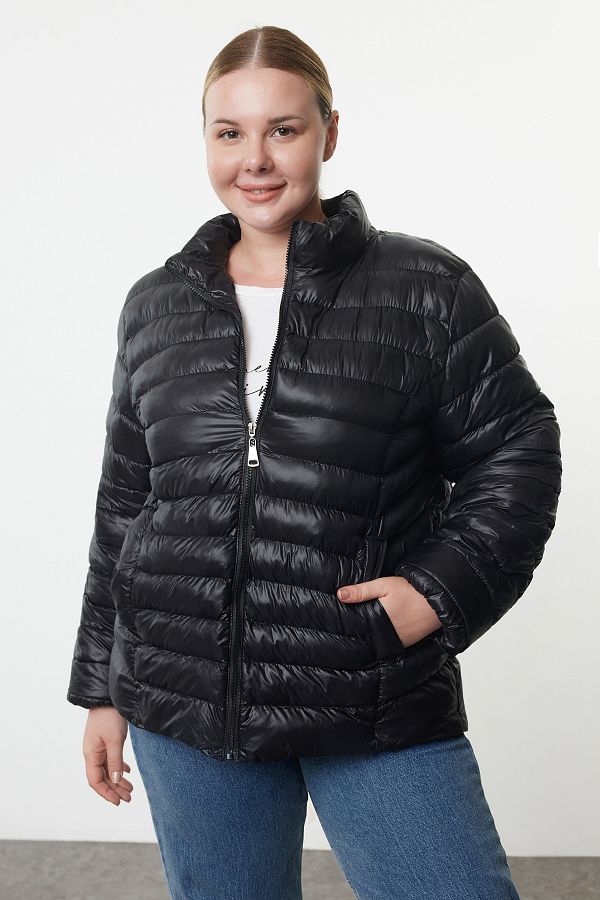 Trendyol Curve-Kabát s černým stojáčkem RegularFit - Tbbaw25aw00014 1