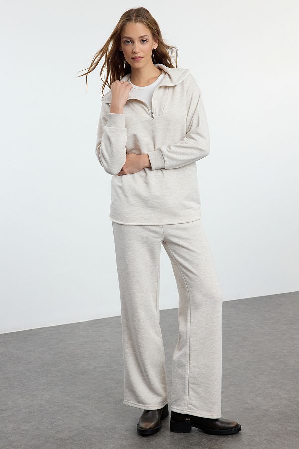 Trendyol Modest-Übergroßes, beige-meliertes Trainingsanzug-Set aus Strick – mit Reißverschluss TCTAW25EN00003 1