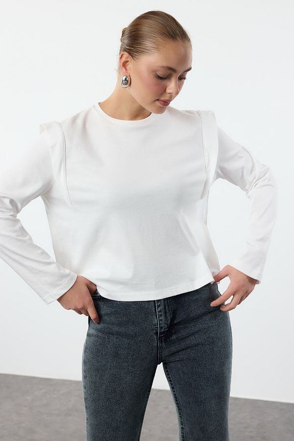 Trendyol Collection-Основна плетена тениска с кръгло деколте в цвят екрю - 100% памук, визия на вата Twoaw25Ts00015 1