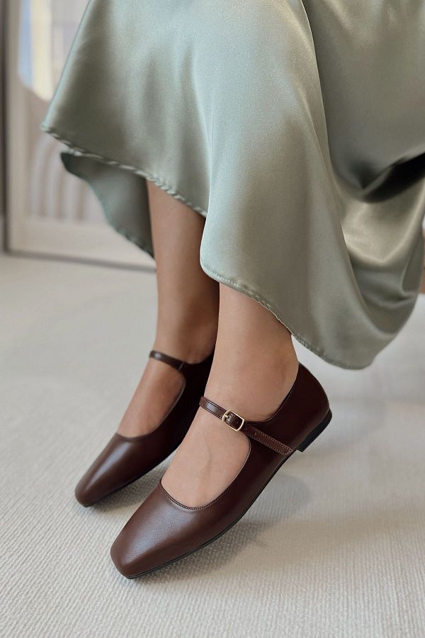 POLKA STORE Petite Brown Matte Leather Back Closed Single Strap Square Toe Helmet Women s Ballerina Shoes Mary Jane Trendyol