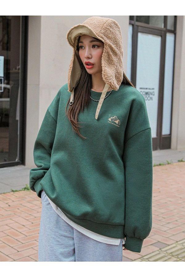 Know Women s Green Arid Mountain Printed Oversize Sweatshirt Trendyol