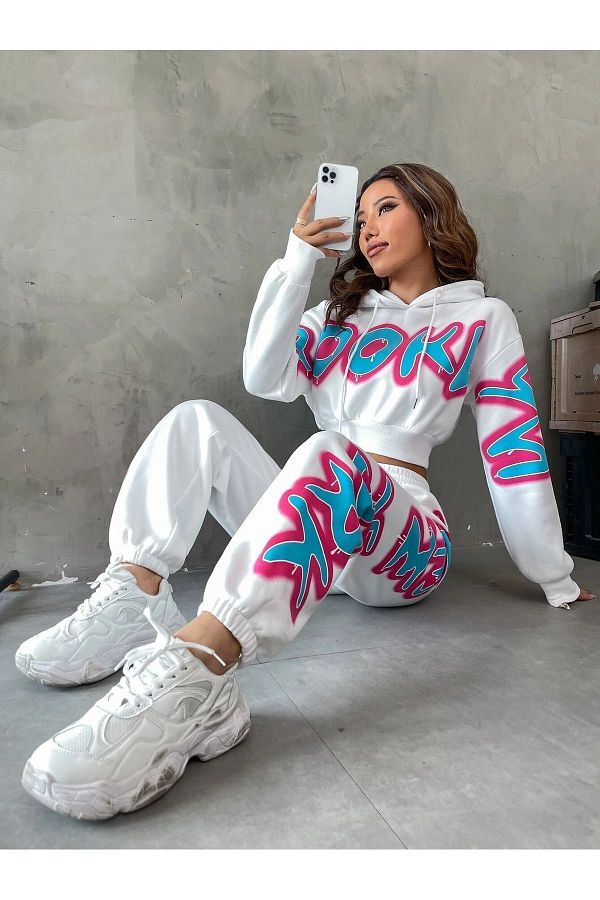 Know Women s 3 Thread White Brooklyn Printed Oversize Top and Bottom Crop Tracksuit Set Trendyol