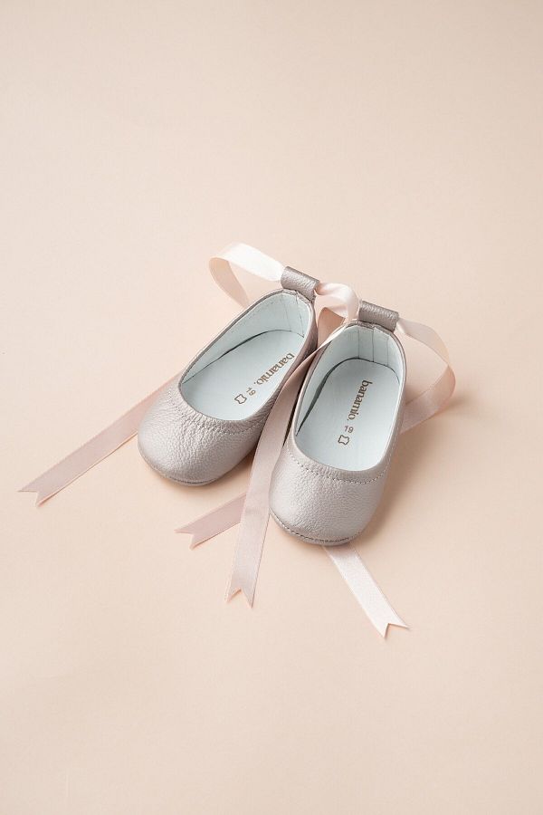 Baby ballet shoes with ribbon top