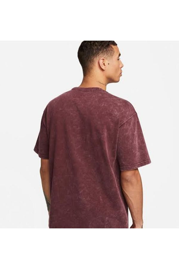 Nike t shirt burgundy deals