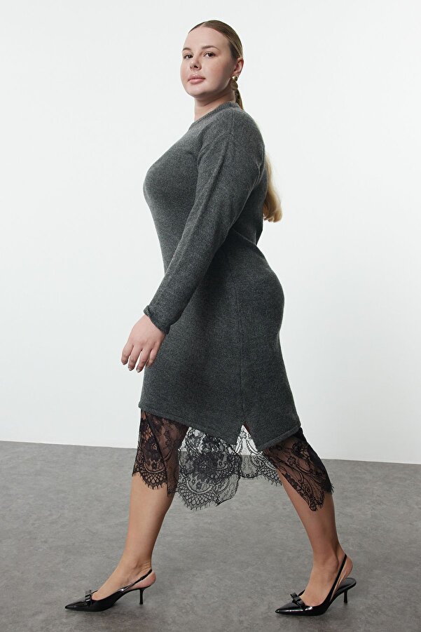 Trendyol Curve-Anthrazitfarbenes Strickkleid mit Spitze - TBBAW25AH00063 1