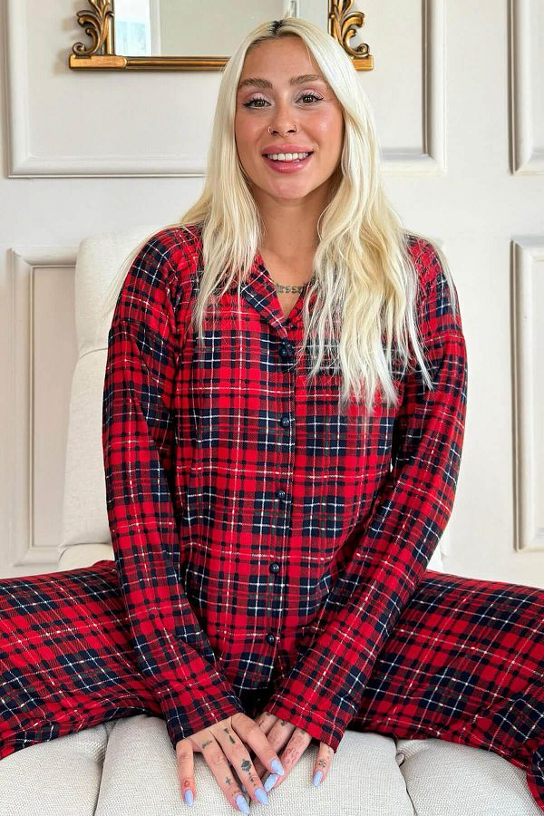 Pijamaevi-Long Sleeve Velvet Pajama Set - Buttoned Front, Checkered Pattern 1