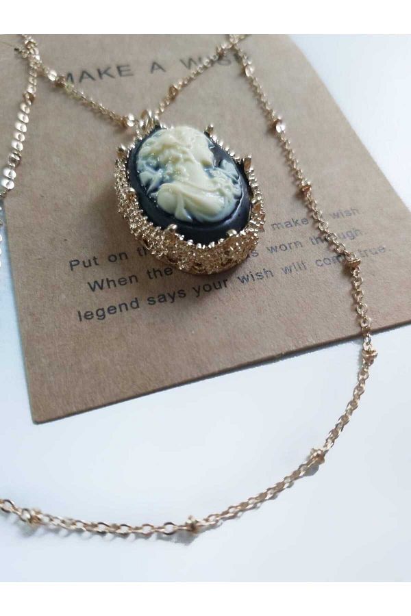ROBE Vintage Long Chain Cameo Necklace