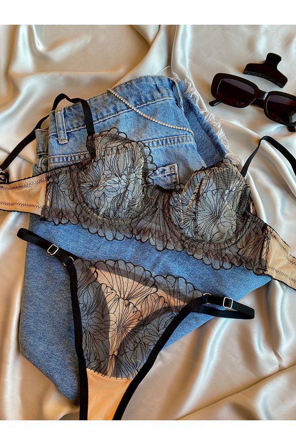 ARONA-Bra and Panty Set - Black Lace 1