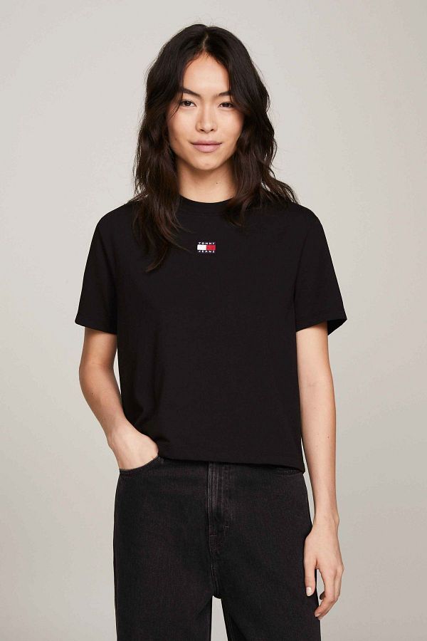 Tommy Hilfiger Women s Tommy Jeans Boxy Fit Badge T shirt Trendyol