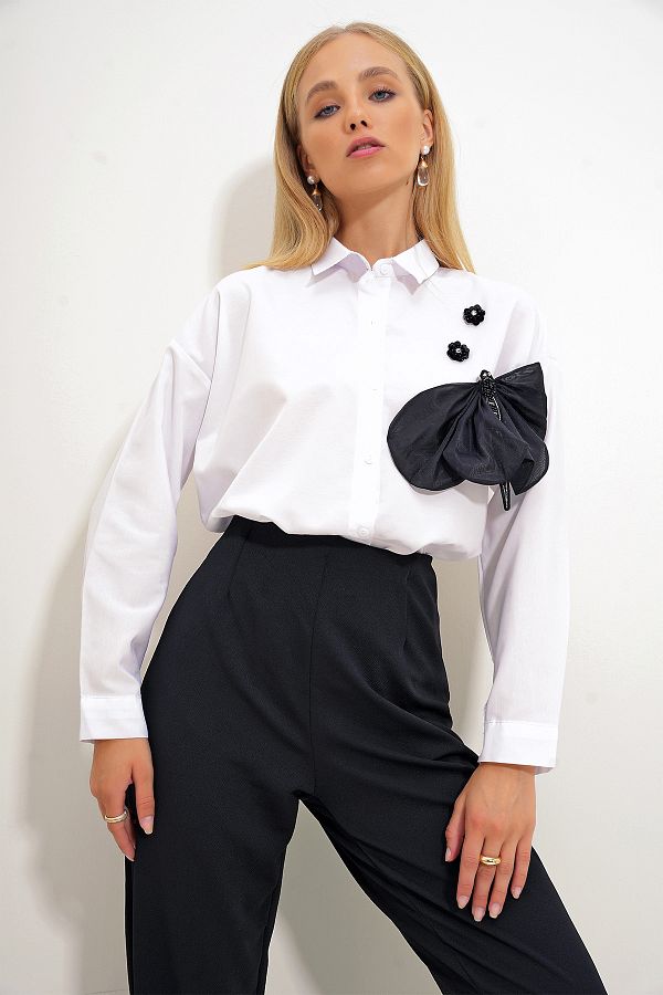Trend Alaçatı Stili-Cămașă oversize de damă cu accesorii albe - ALC-X12657 1