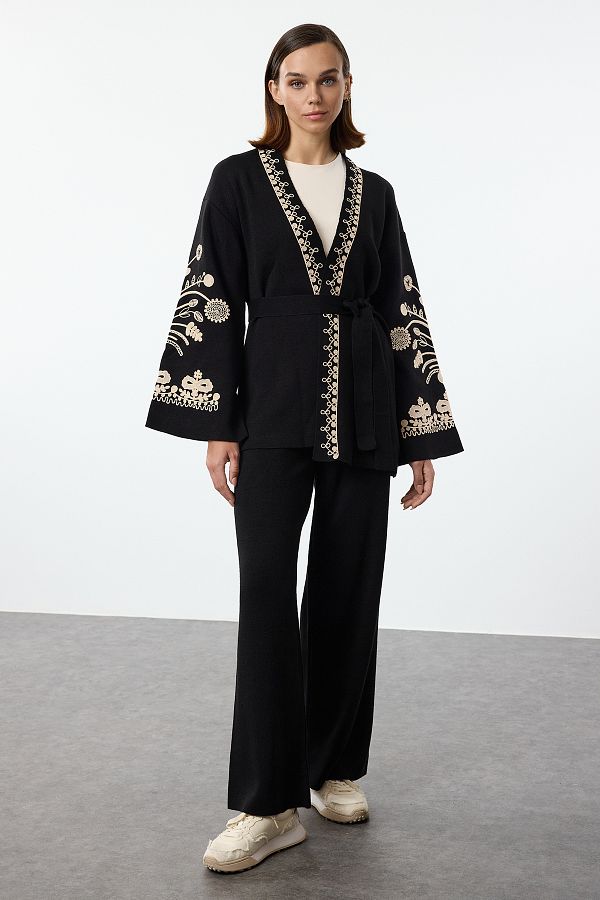 Trendyol Modest-Vyšívaný úpletový oblek s dvojitým golierom - Tctaw25Us00095 1