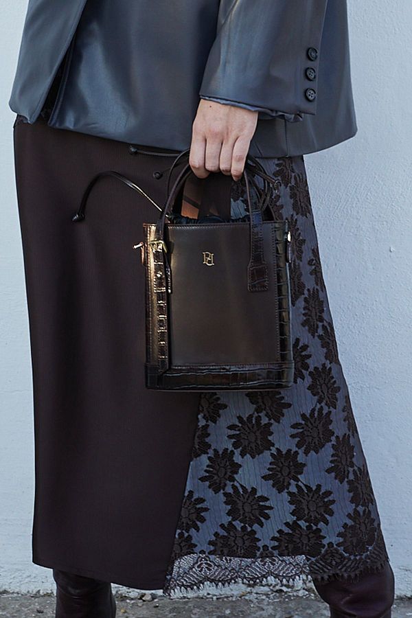 Pilea-Refined Style Leather Cylinder Shoulder Bag with Gold Chain Detail - My 1