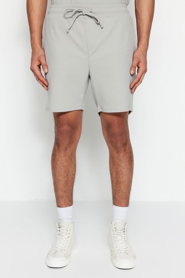Trendyol Collection-Mittellange, graue, strukturierte Shorts – Kordelzug, normale Passform TMNSS23SR00039 1