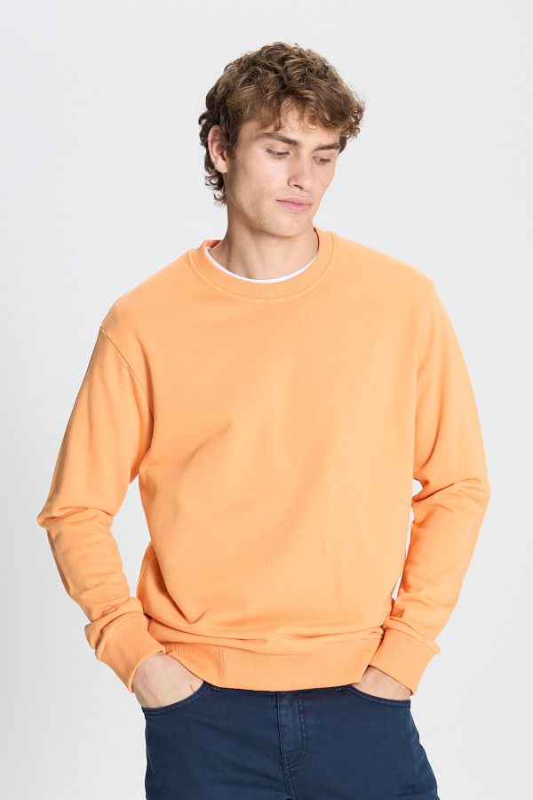 AC Co Alt ny ld z Classics Men s Light Orange Crew Neck Cotton Sweatshirt Standard Fit Trendyol