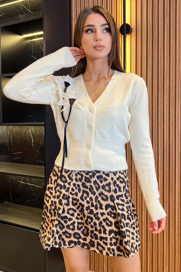 GÜLSELİ-Cardigan de damă din tricotaje - culoare piatră și detaliu flori 1