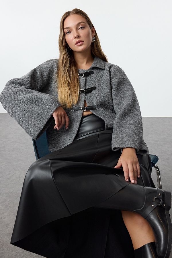 Trendyol Collection-Šedý měkký texturovaný kabát vypadající jako pletený kardigan TWOAW25HI00100 1