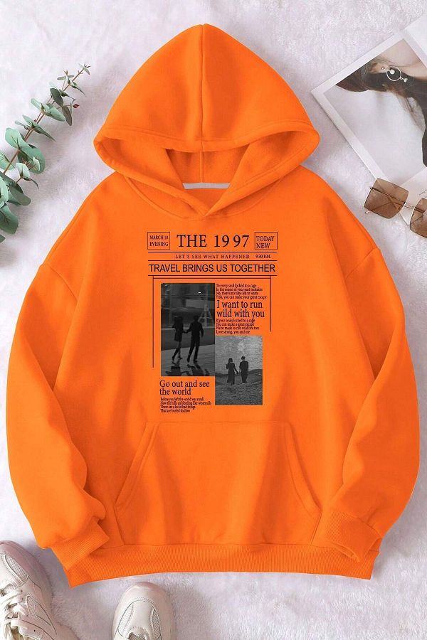 uyguntarz-Unisex-Sweatshirt „The 1997 Travel“ mit Aufdruck 1