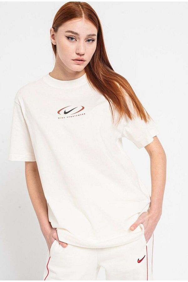 Nike swoosh t shirt women's store