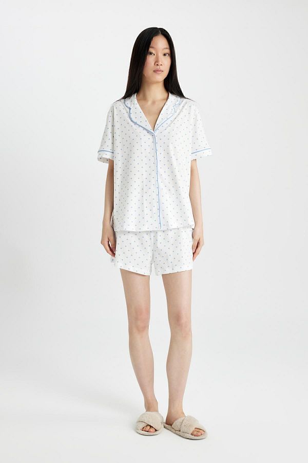 DeFacto-Pyjama-Set zum Verlieben – gemusterte, normale Passform, kurze Ärmel, Ober- und Unterteil mit Shorts D1527ax24sm 1