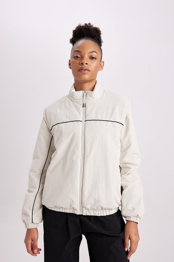 Defacto Light Thin Coat with Stand Collar and Detachable Sleeve Detail Pocketed and Lined B2419Ax24Sp Trendyol
