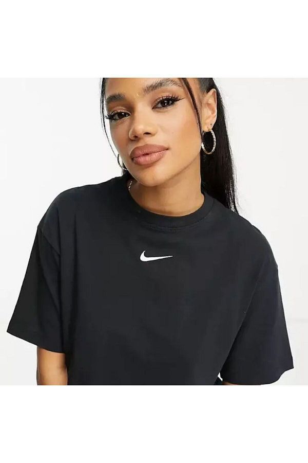 Nike Women s Black Sportswear Cropped Short Sleeve T Shirt Trendyol