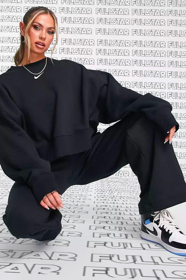Nike sweatshirt trend fleece oversized crew outlet