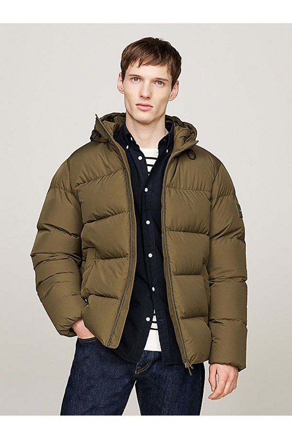 Tommy hooded puffer jacket deals