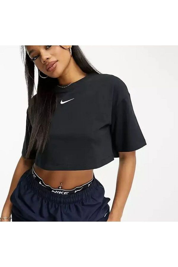 Nike Women s Black Sportswear Cropped Short Sleeve T Shirt Trendyol