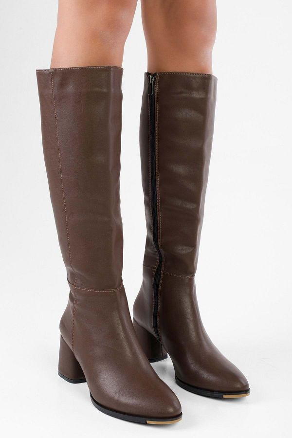 Shoeberry-Kiella Braune Damenstiefel mit Absatz 1