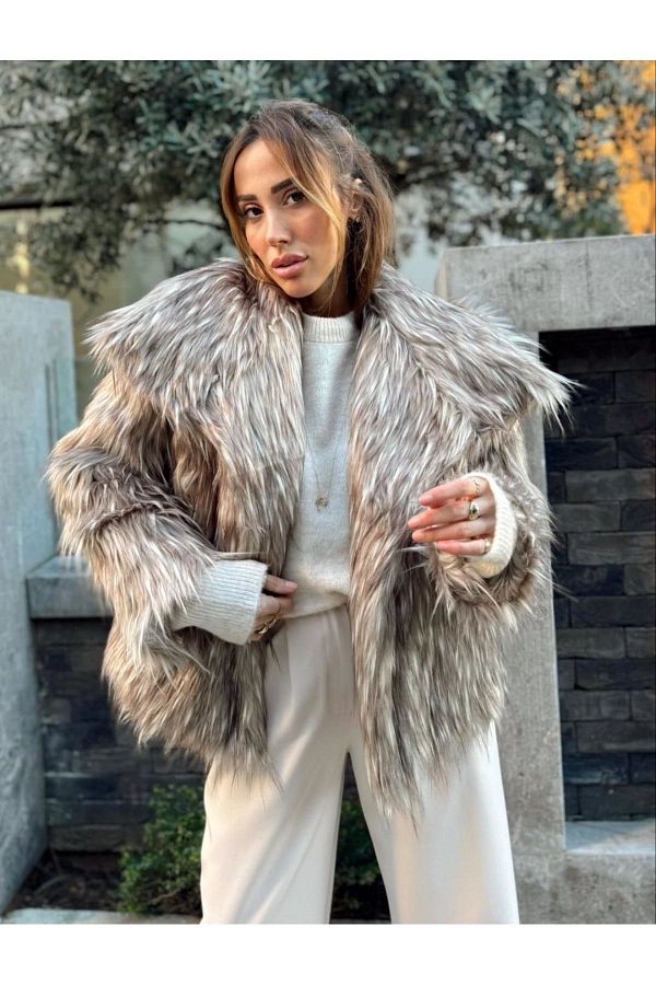 Q MYA BUT K Hot Fashion Women s Premium Short Oversize Faux Fur Coat Trendyol