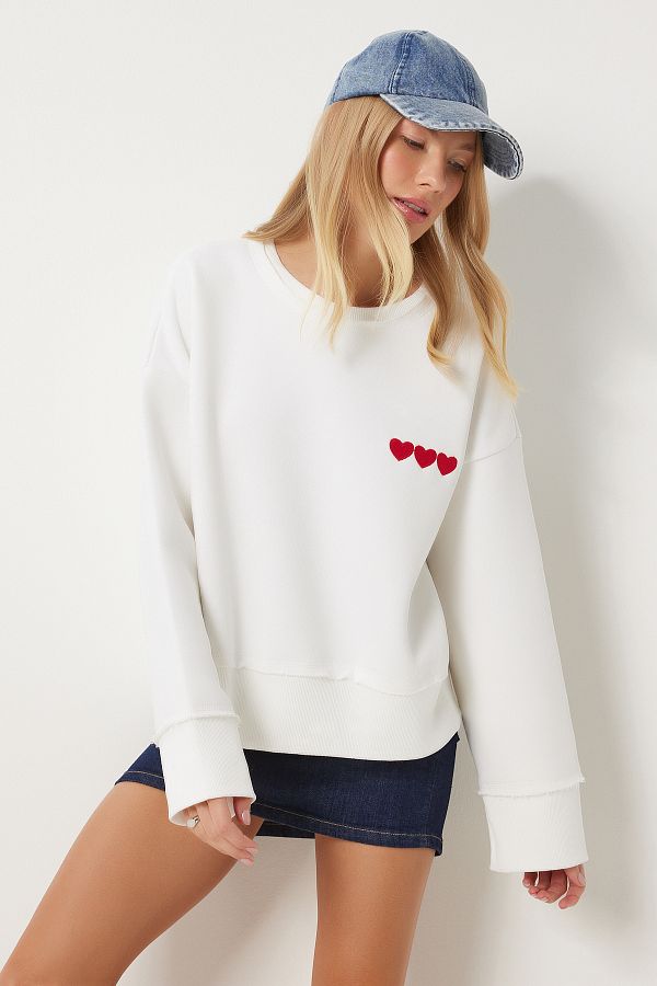 Happiness İstanbul-Ecrufarbenes Damen-Sweatshirt mit Herz-Stickerei – DP00216 1