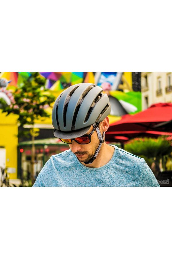 Giro aspect helmet clearance