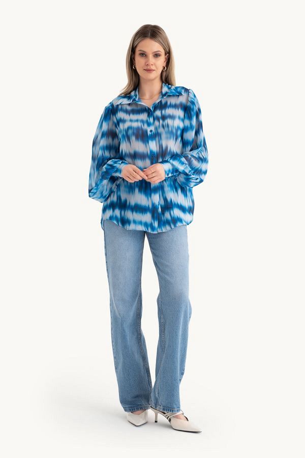 Hiccup-Chiffon Relaxed Shirt - Abstract Pattern 1