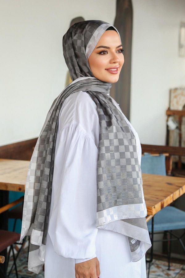 Hint İpek-Monov03-41 Model Checkerboard Patterned Monogram Shawl 1