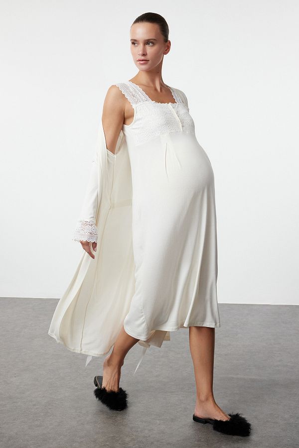 Trendyol Collection-Ecrufarbenes, mit Spitze verziertes, gestricktes Morgenmantel-Nachthemd mit Gürtel, 2er-Set für Schwangere und Schwangere – TBBAW25CH00001 1