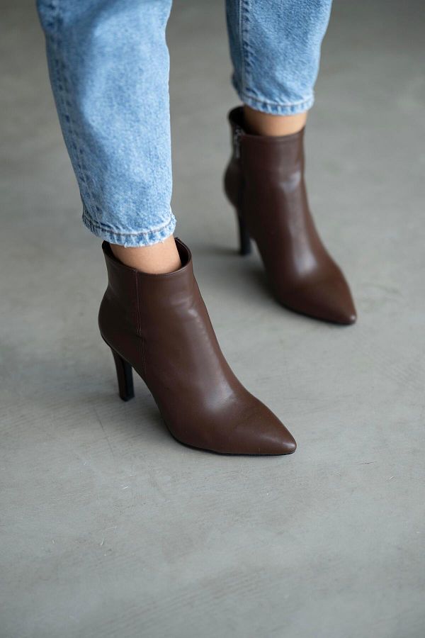 sovrana-Bitter Brown Pointed Toe Thin Heeled Boots 1