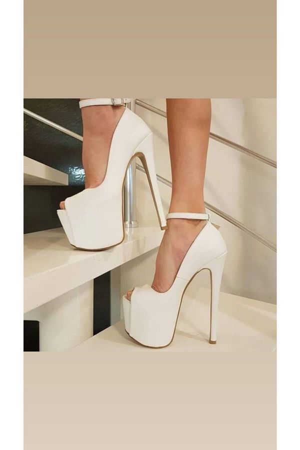 Heels with front platform clearance