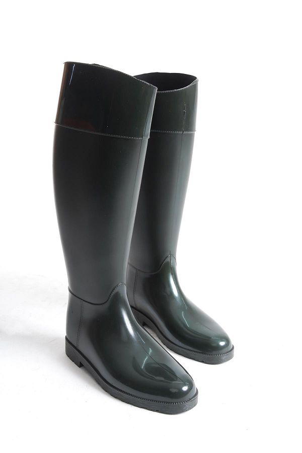 Flat sole rain boots top