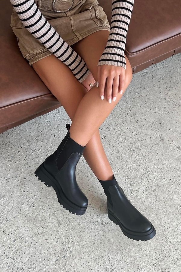 Straswans Embers Women's Rubber Detailed Leather Boots Black