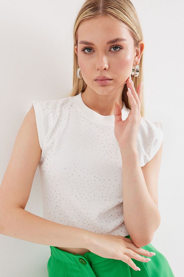 Bigdart-919 Model White Halter Neck Crop Blouse 1