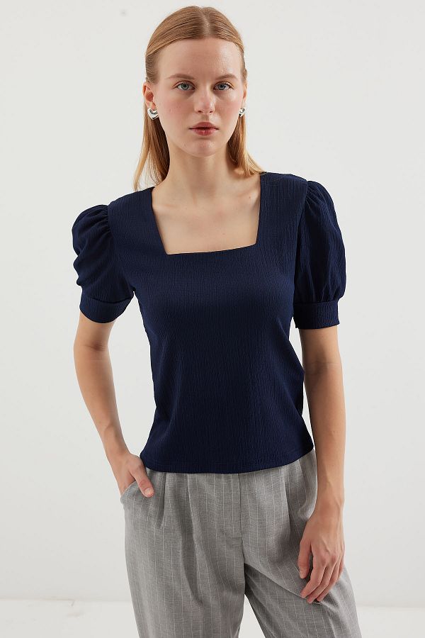 Bigdart-Strickbluse mit eckigem Ausschnitt, Modell 0409, Marineblau 1