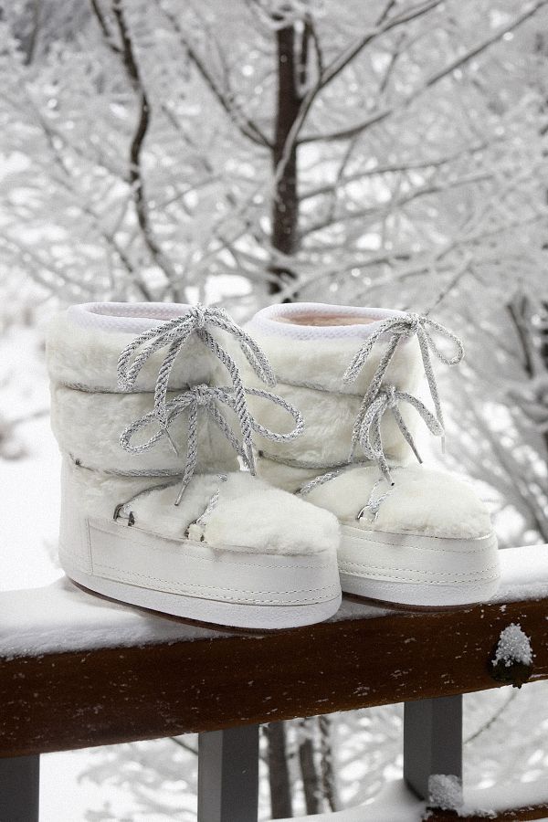 TRENDYOL SHOES-Ecru Fur Lace-Up Short Flat Heeled Women's Snow Boots 
 Takaw25Bo00050 1