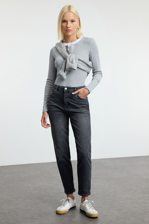 Trendyol Collection-Czarne jeansy mom z wysokim stanem Twoaw25Je00268 1