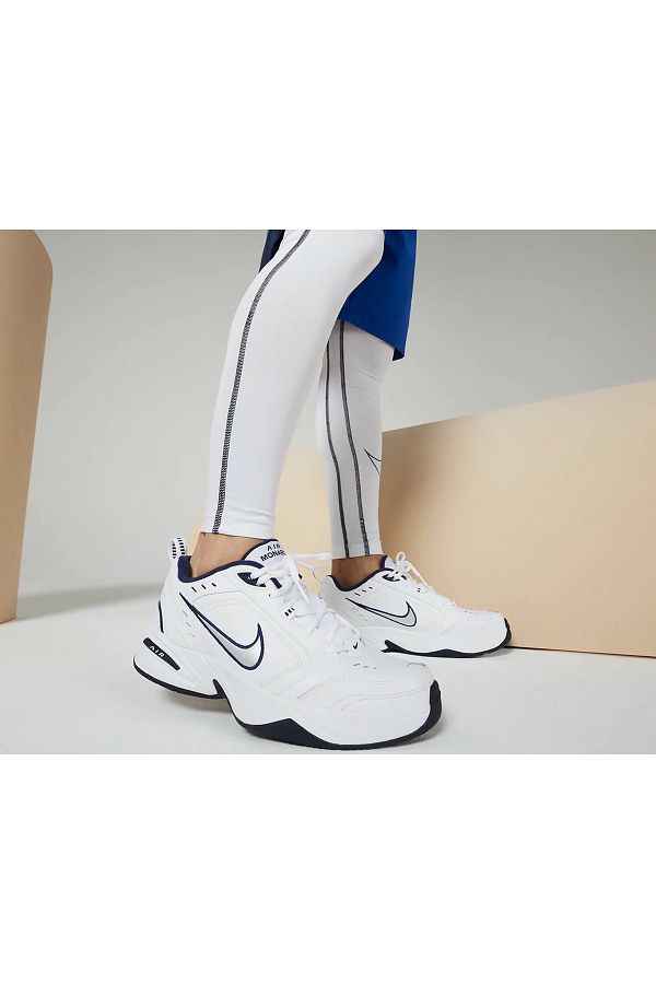 Nike flat sports shoes clearance