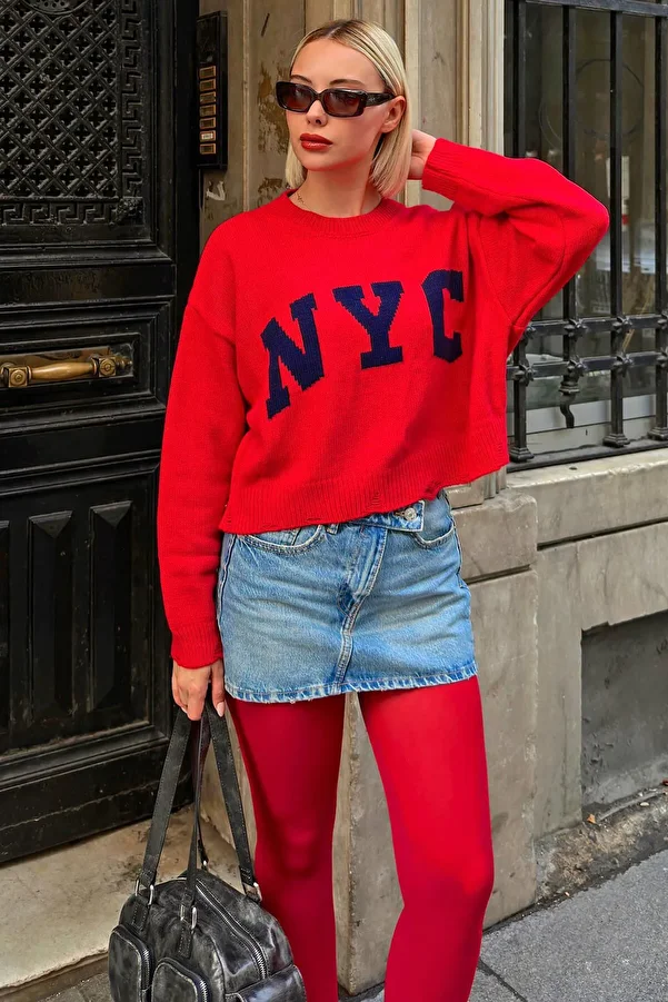 Swist-Roter Nyc-gemusterter Damen-Crop-Strickpullover mit zerrissenem Detail 1