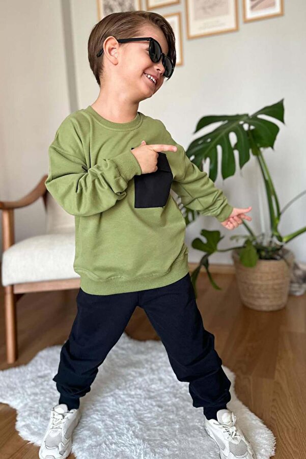 Riccotarz Boy's Crew Neck Sweatshirt with Cover Pocket Khaki Green