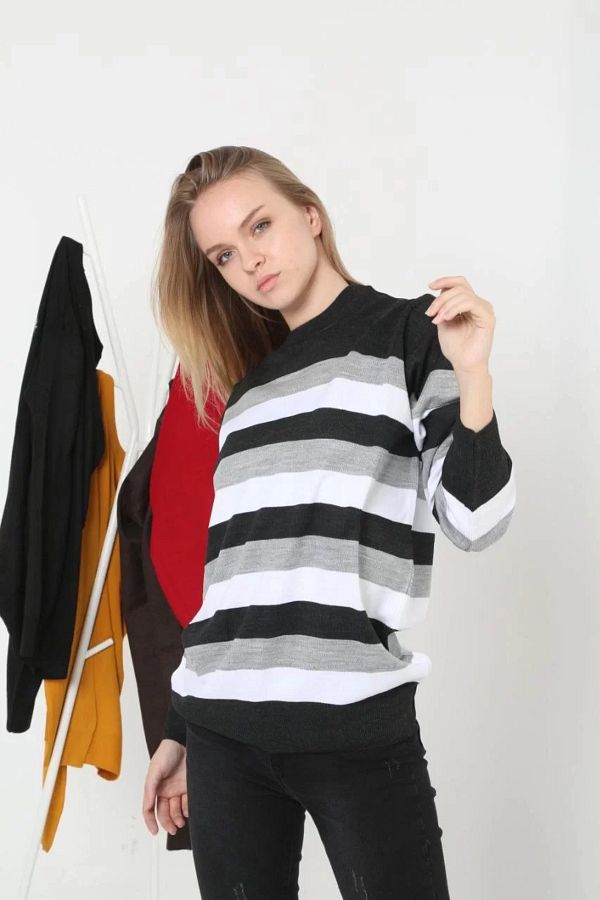 Thick crew neck sweater hotsell