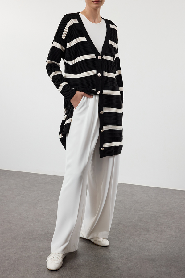 Edit by Trendyol-Basic-Strickjacke in Schwarz – TEDAW25TH00001 1