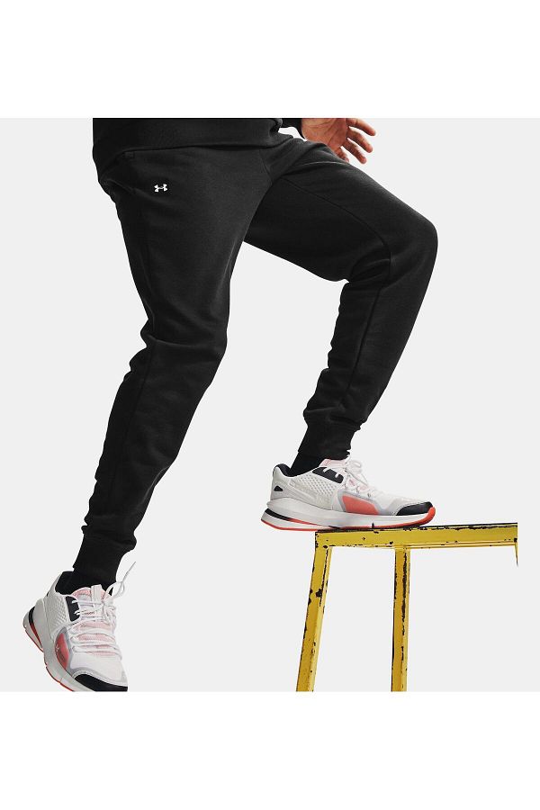 Rival fitted tapered men's jogger hotsell